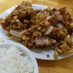 ラーメン ミンミン - 見事な排骨肉と小ライス