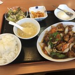 牡丹亭 - 揚げ鶏肉の黒胡椒炒め
