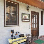 アンデルセン - 軒先のバイク？が動くのかどうかも気になる