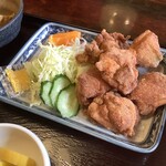 Oihagi Touge - 【からあげ定食 837円+10％税】メインのからあげ(鶏もも肉)