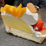 カフェコムサ - イチゴとマンゴーのケーキ