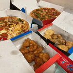 Domino's Pizza - ＊ クワトロハッピー　1,591円 - エビマヨネーズ - マルゲリータ - ドミノ･デラックス - 炭火焼チキテリ ＊ ギガ･ミート 1,556円 - ギガ･ミート - スパイシー ＊ チキチキM　369円 ＊ ジューシーからあげ　370円