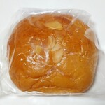 パセオカフェ - クリームパン（150円）