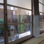 松浪 - 坪庭の眺め