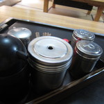 松浪 - 卓上の調味料