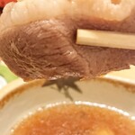 手打ちそばさくら - 鴨肉と長葱を合わせてパクっ◎