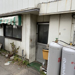 太陽食堂 - 常連御用達の裏口（帰りは自分もこちらから出ました笑）