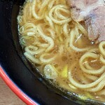 ら～めん 麺家和王 - マイルドだけど醤油感もあるスープ。