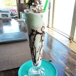 シャンティ - 横からの図