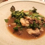 Gibier MIYAMA - 食い散らかしですみません。クレソンを月の輪熊のコンソメスープに浸して、熊の脂が美味