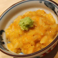 すし岩瀬 - 馬糞ウニと塩水ムラサキウニの混ぜご飯。まるで海の玉子かけご飯でした