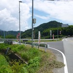 夢工房 - 県道２３号から北へ入ります（ここを左折）