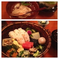 赤坂とゝや魚新 - 炭篭弁当。とても繊細で上品な味付け。茄子に海老の出汁が効いていたり、鮭の肝など味わい深く、トマトのゼリー寄せ、冬瓜、玉子焼きが瓢箪の形など見た目も美しく目でも楽しめた。贅沢ランチ♪
