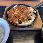 からやま - 赤辛定食　650円（ライス小盛り）