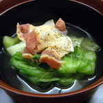 萬み高橋 - レタスと鯨のベーコンの椀