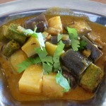 インド・ネパール料理　RAJ - ジャガイモ、ナス、オクラのタルカリ（季節野菜のスパイス炒め煮）