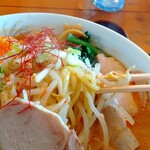 遊食空間ぶんぶん - もやしの下から麺を…
