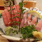 築地玉寿司 - お刺身、中トロと新秋刀魚