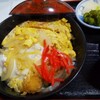 味処花しょく - 料理写真:紅生姜とのコントラストが絶妙なカツ丼。味も絶妙！旨い！