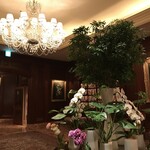 香桃 - エントランスのシャンデリア