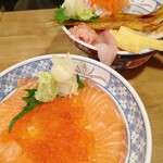 Isomaru Suisan - いくらとサーモンの親子丼