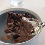 フランス料理 エステール by アラン・デュカス - ランチコース１３３１０円。ル・ショコラ・アラン・デュカスのチョコレートを使用したデザート。アイス、ガトー、ムースと、がっつりチョコレートです（╹◡╹）