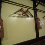 麺舎 ヒゲイヌ - ハンガーとBOXティｯｼｭ