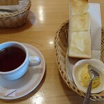 珈琲所コメダ珈琲店 - 紅茶(ストレート)450円、モーニングＢ