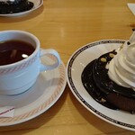 珈琲所コメダ珈琲店 - 紅茶との大きさ比較