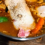 アジアンスープカリー べす - 2021/2  チキンカリー、ベコもちーずトッピングのアップ