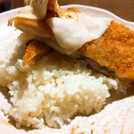 アジアンスープカリー べす - 2021/2  ライスオンのフイッシュフライには焼チーズがたっぷり