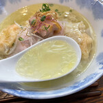 Ramen FeeL - 鶏中心の旨味が濃密なスープ