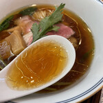 Ramen FeeL - 醤油らぁ麺のスープ