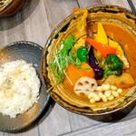 Rojiura Curry SAMURAI. - 柔らかチキンと野菜13品目 レギュラースープ辛さ3