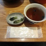 日本橋 天丼 金子半之助 本店 - 黒豆茶
