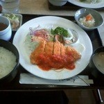 モザンビーク - この日の日替わりランチ、メインはトンカツ