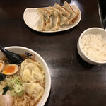 我流らあめん風神 - 料理写真:餃子のボリュームがあったので半ライスプラス