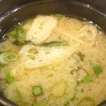Mugito Ro Gaden - お揚げ、ねぎ、ワカメ、オクラの入ったお味噌汁＾＾