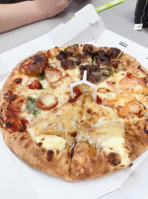 ピザハット 秋田桜店｜本格ピザとファミリー向けサービス