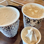 Chai Tea Cafe - キャラメルチャイとミルクチャイ、無料でもらったチャイアイス