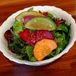 肉料理 おか - 野草と旬野菜のサラダ