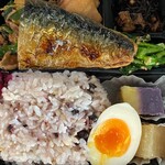 弁当カチャカチャ - サバと手羽元と豚キムチ