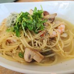 シロ カフェ - 「海老とあさりのがごめ昆布和風パスタ」①