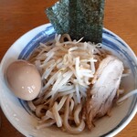 麺屋 ざくろ - 見た目から物足りない麺