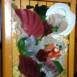 あじ処 春 - お刺身の盛り合わせ二人前
                                四枚ずつあります。写真撮る前に少し食べてしまいました。うまい。