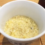 Syokudouken Izakaya Kottero - スープは玉子スープ。炒り卵風の玉子になっていて、あっさりと優しい味。