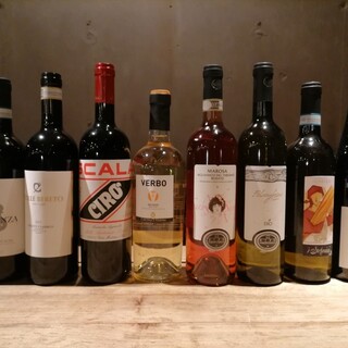 イタリア固有の品種を使った豊富なラインナップの自然派ワイン