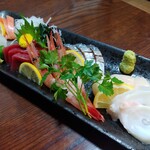 かつみ家 - 料理写真:刺身盛り合わせ(7点盛り) 1380円