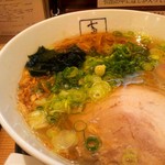 支那そばや - 塩ラーメン。彩りもシンプル