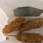 肉の水野 - 揚げたて熱々の串カツ90円✖️2本にコロッケ80円。